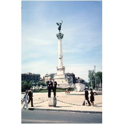 Ruff & Allen Place de Quincances.jpg